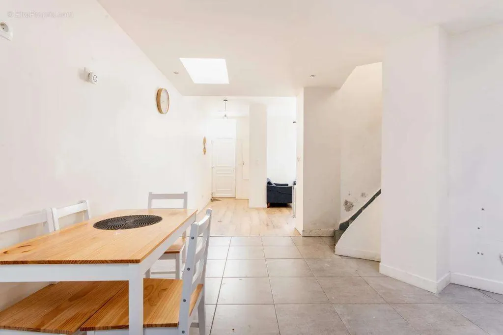Sala da pranzo - 6-Piece House with Colocation Potential in Roubaix