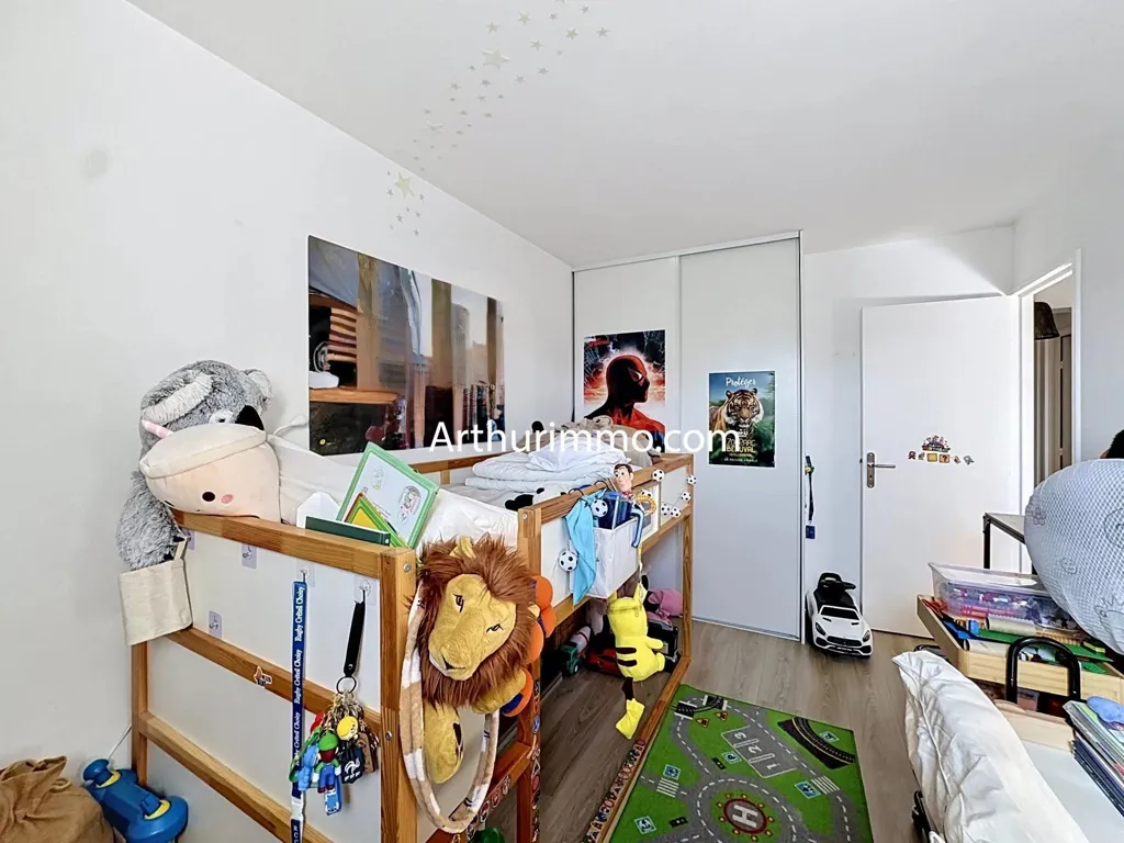 Bedrooms - 4-Piece Apartment with Balcony in Créteil