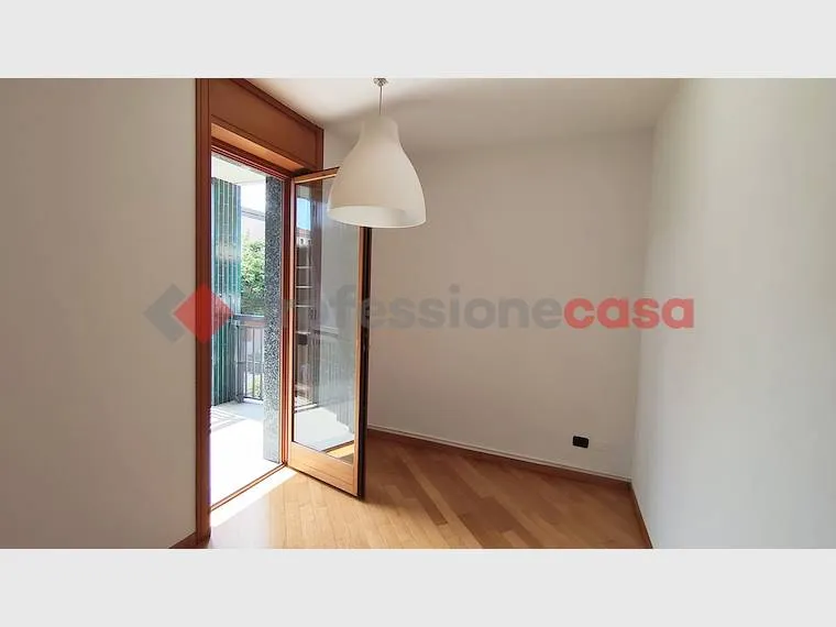 Stanze - Bright Trilocale with Terrace in Milan