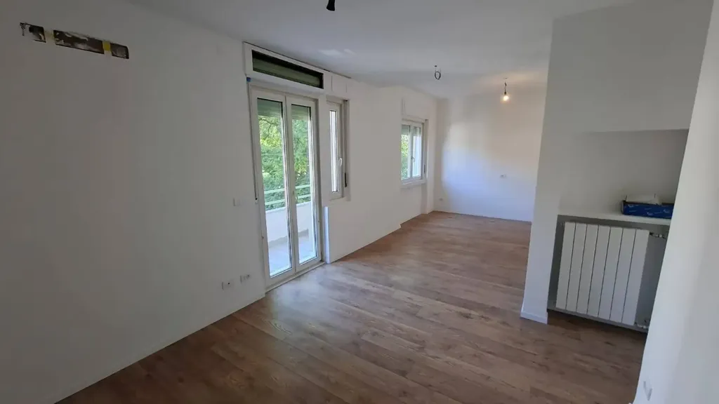 Pièces - Modernised Triplex with Balcony in Trieste