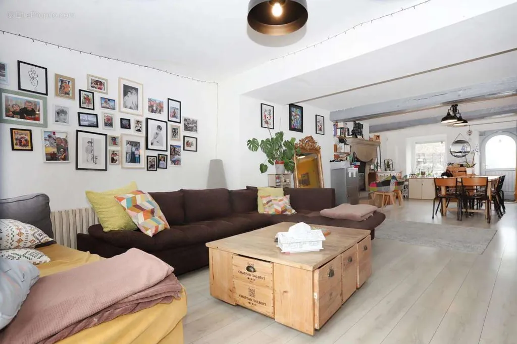 Elutuba - 5-Bedroom House with Large Garden in Val-d'Izé