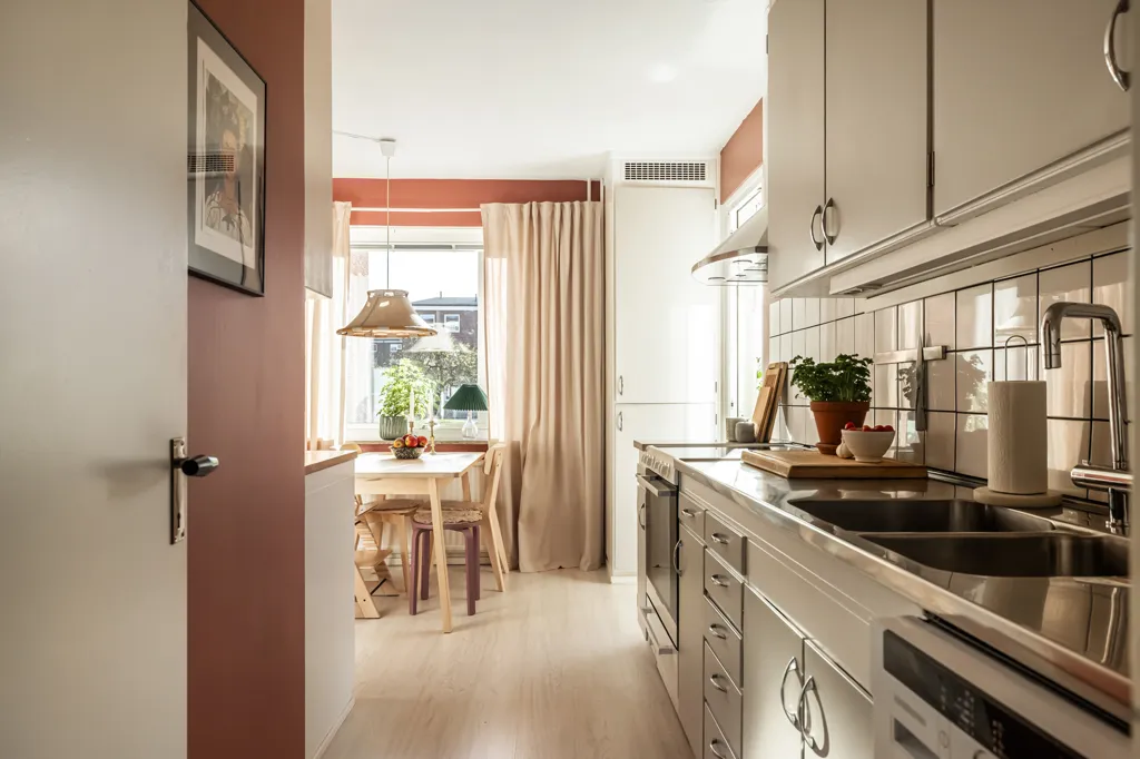 Köök - Bright 1st Floor Flat with Balcony in Lantmilsgatan