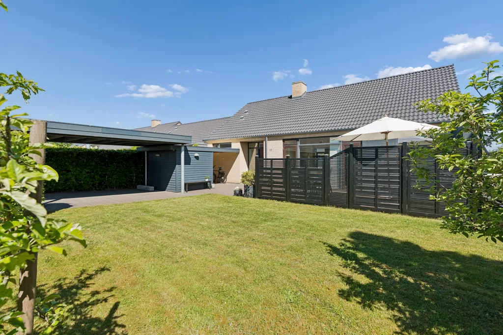 Jardin - End Terrace House with Loft in Sunds