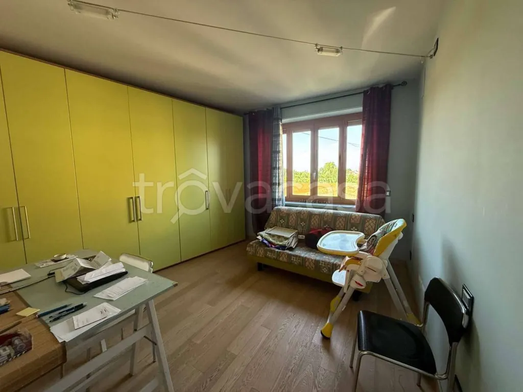 Camere da letto - Rear Corner Flat with Balcony in Cuneo