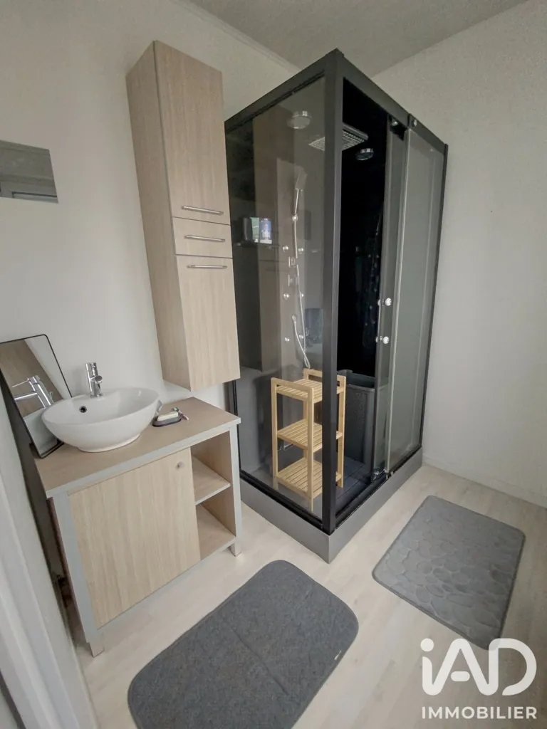 Salles de bain - Maison avec Piscine et Garage à Tergnier