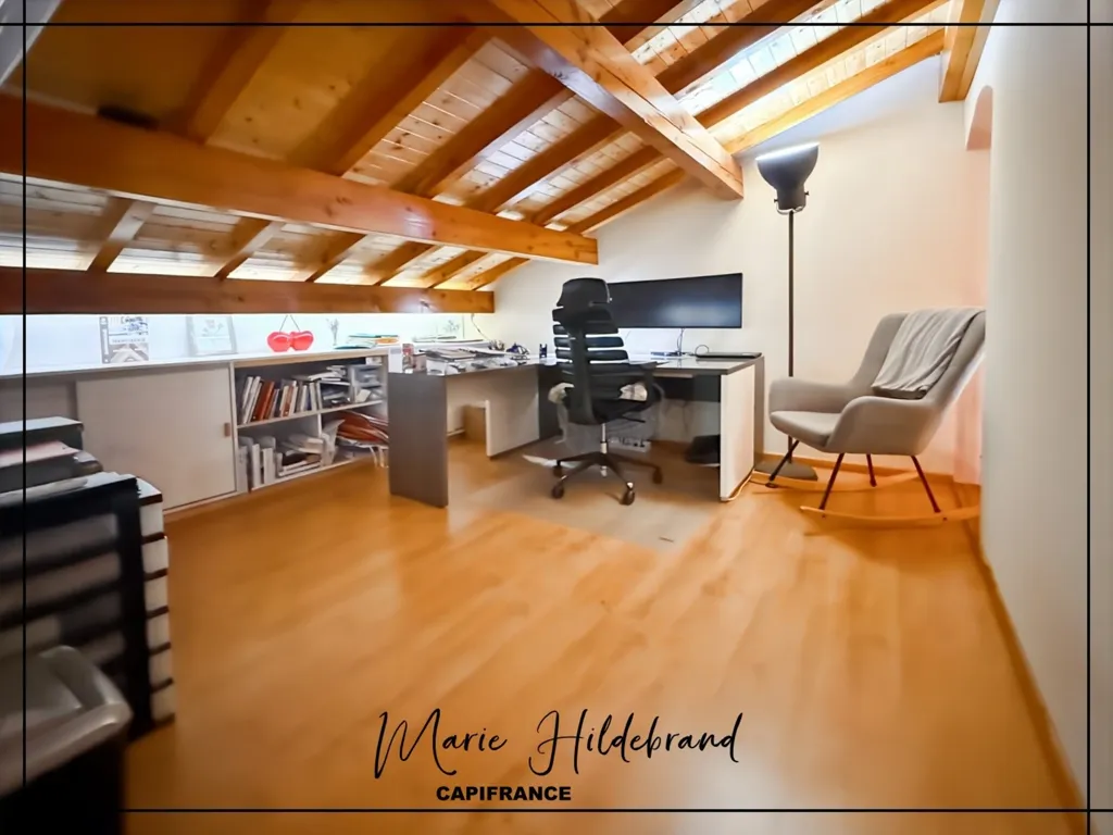 Office - Spacious Property with Valley View near Valence d'Agen