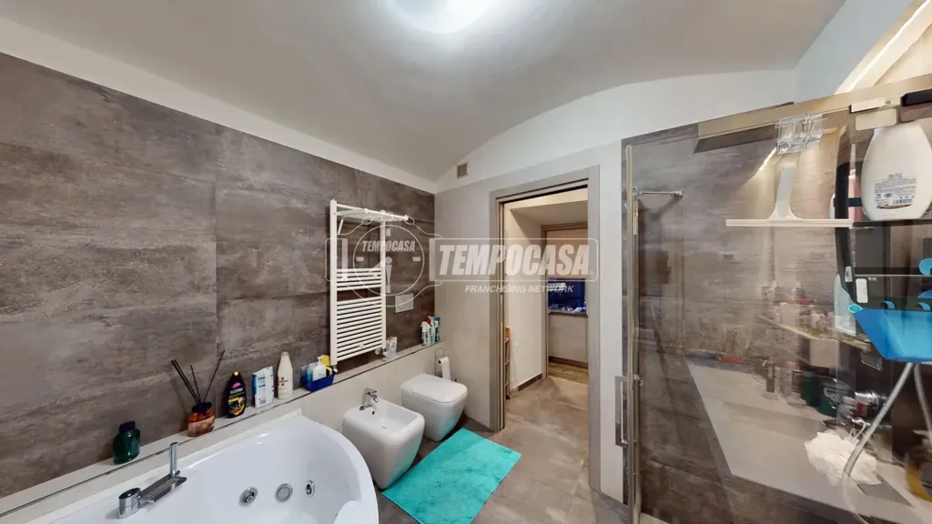 Vannitoad - Restored Triplex with Garden in Torino Sassi