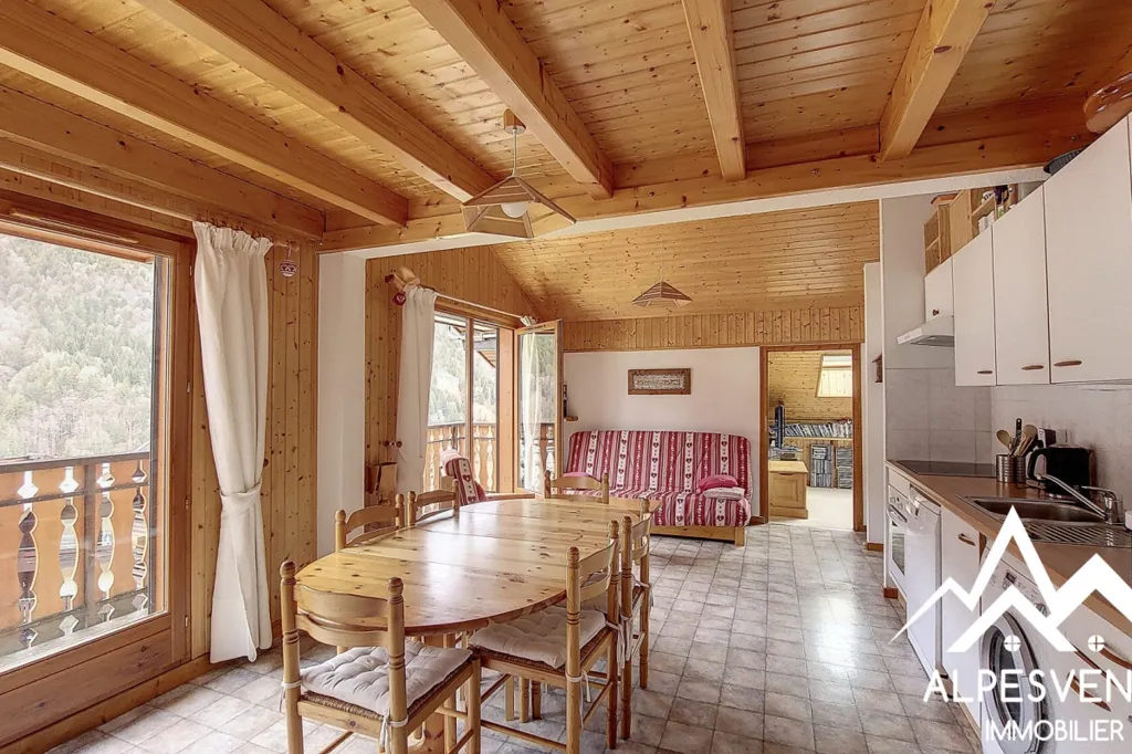 Salle à manger - Appartement 5 Pièces avec Balcon à Saint-Jean-d'Aulps