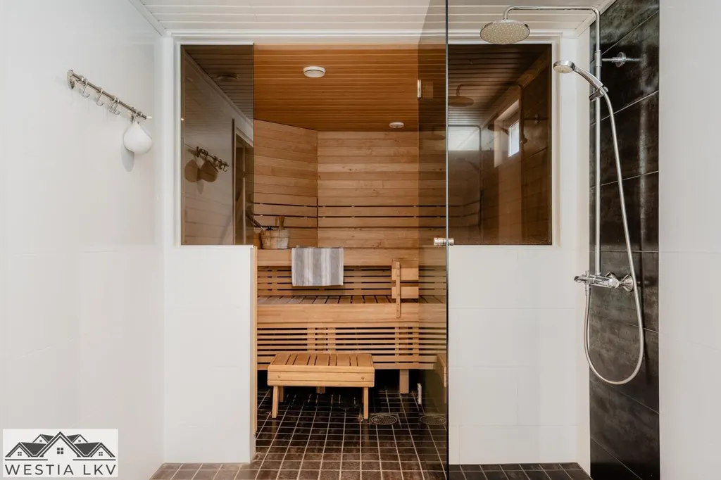 Stanze - Contemporary Timber House with Balcony in Hyvinkää