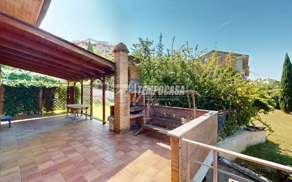 Terrasse - Elegant Villa with Two Units in Camerata Picena