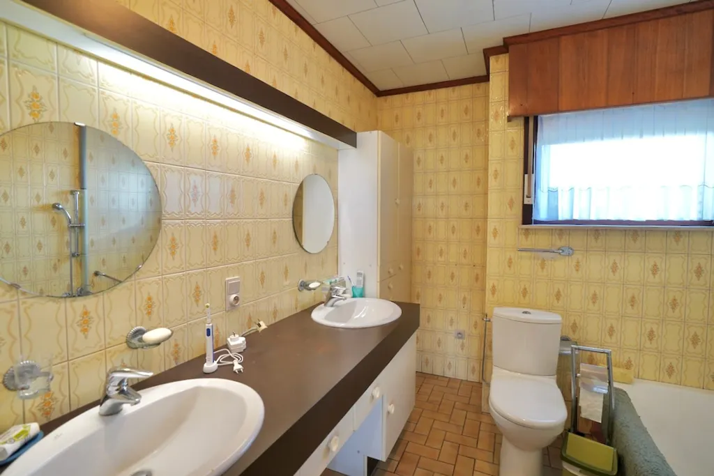 Vannitoad - Bungalow with Large Garage in Ertvelde
