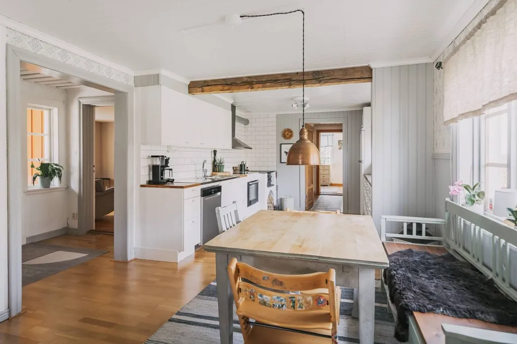 Salle à manger - Charming Red Villa with Countryside View in Jula