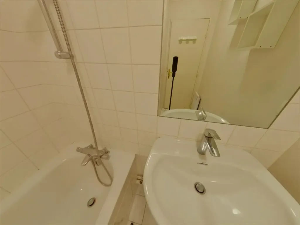 Salles de bain - Appartement T2 avec Balcon à La Riche