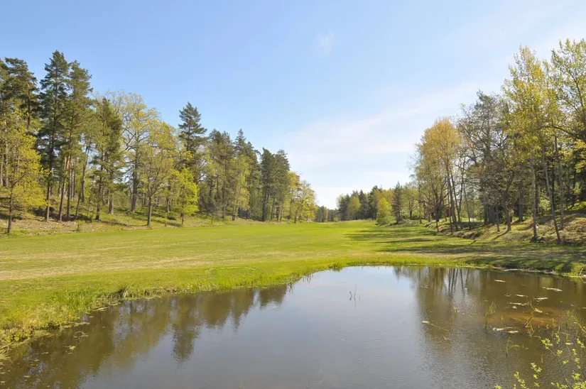 Aed - Plot with Development Potential in Boo Gård
