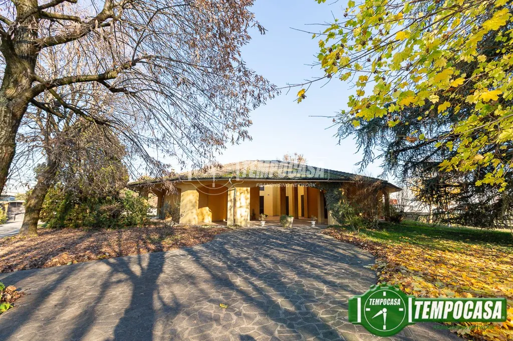 Välivaade - Villa with Pool in Monte Cremasco