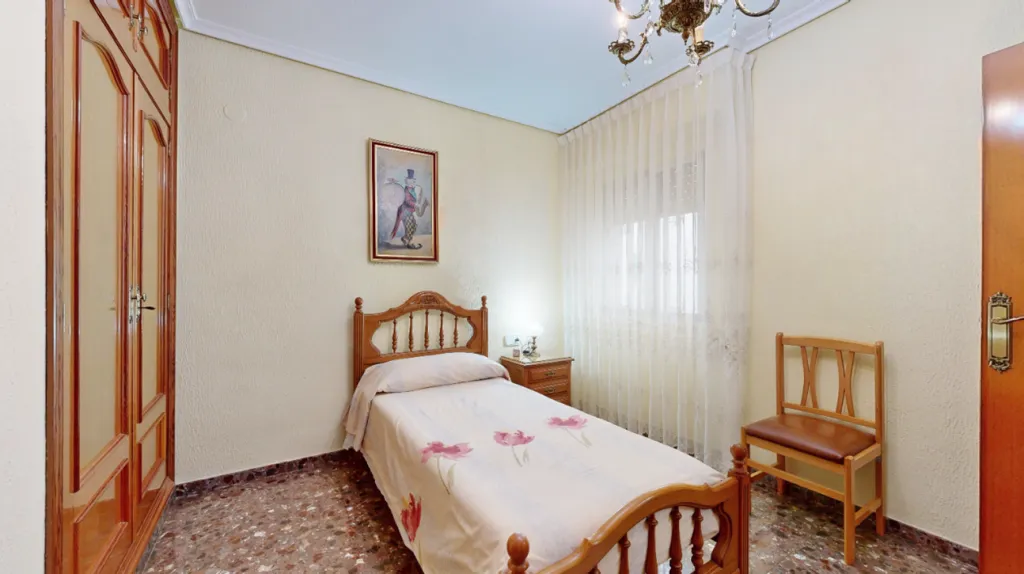 Magamistoad - Two-in-One Property with Terrace in Torrent