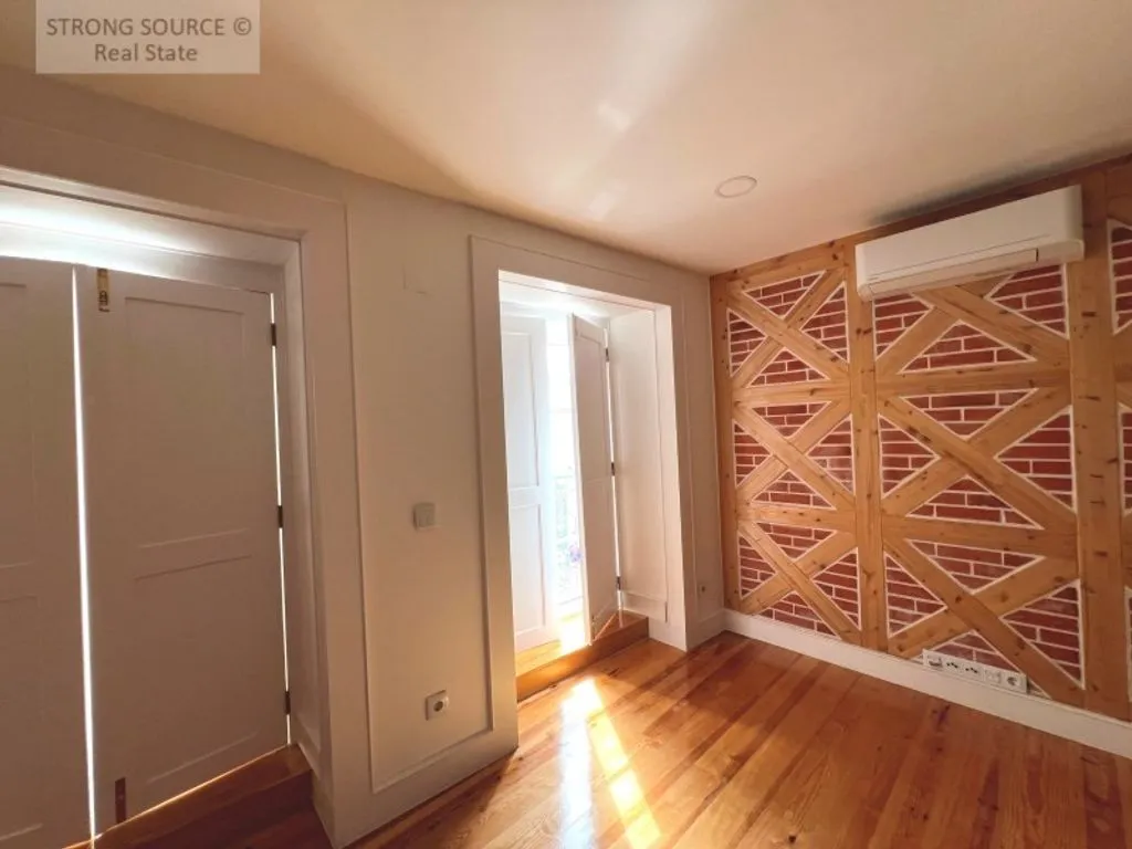 Toad - Luxury Apartments with River View in Graca, Lisbon