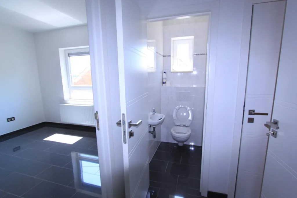 Salles de bain - Duplex Rénové avec Comble à Besonrieux