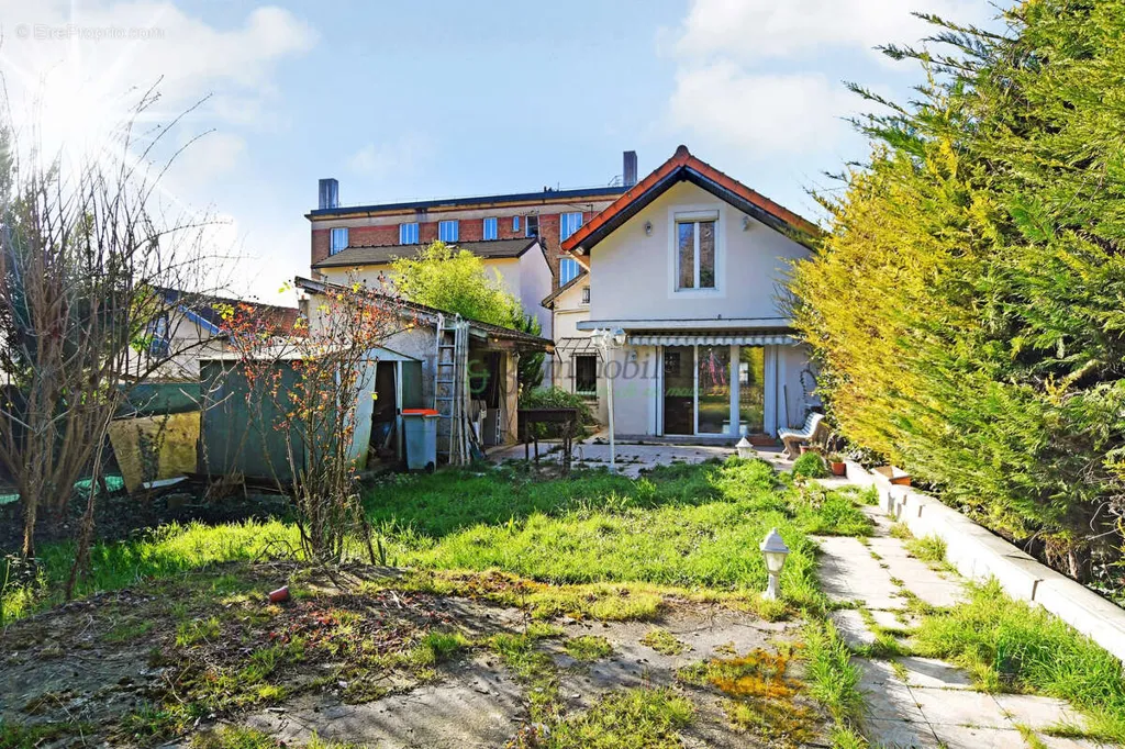 Garden - Detached House with Garden in Villetaneuse