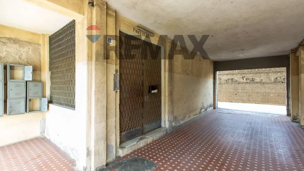 Esik - 4-Room Apartment with Balcony in Catania