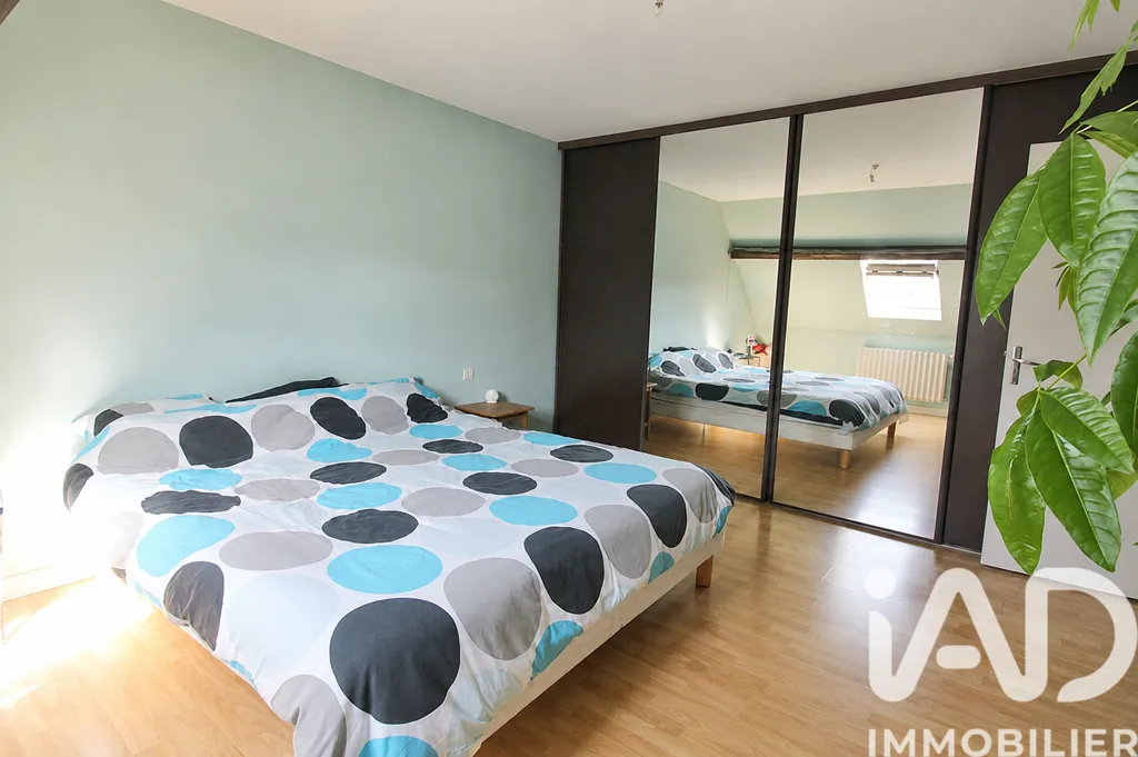 Chambres - Appartement Familial avec Grenier Aménageable au Centre de Lisieux