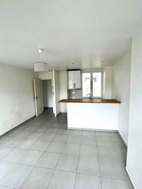 Kitchen - Bright 2-Bed Flat near Saint-Lazare, Paris
