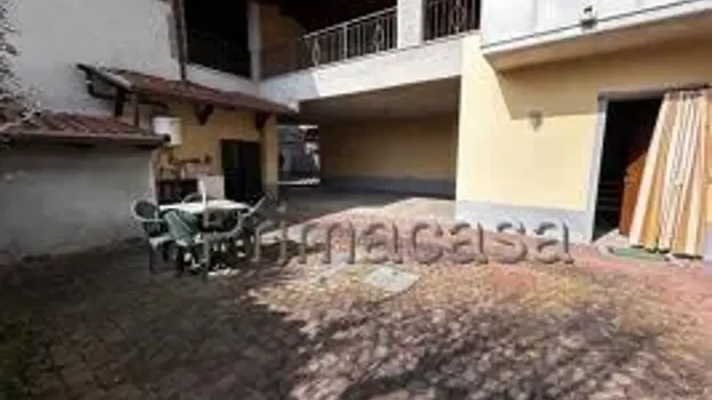 Aed - Detached House with Courtyard in Prevalle