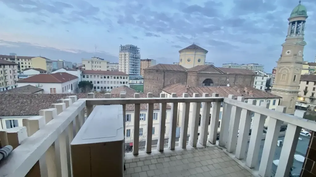 Balcon - Four-Bedroom Apartment with Terraces in Milan