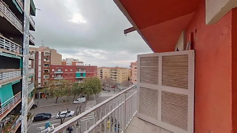 Balcon - Family-orientated Flat with Balcony in Mataró