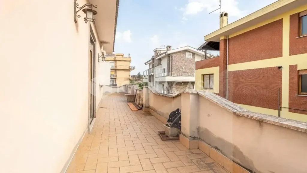Terrass - Apartment with Perimeter Terrace in Ciampino