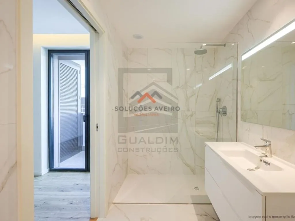 Vannitoad - Luxury Flat with Terrace in Aveiro