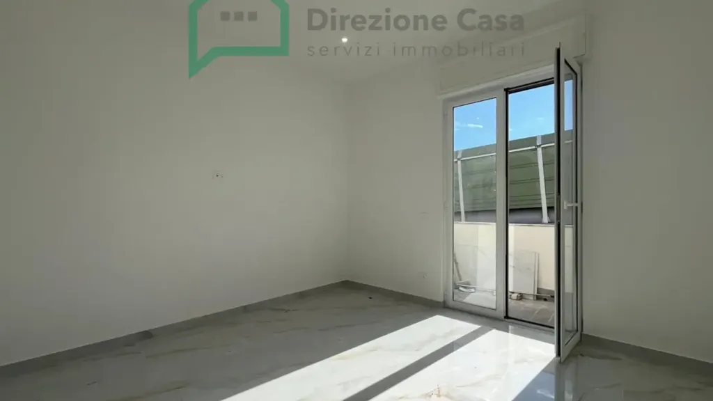 Pièces - Rear-Facing Apartment with Balcony in Naples