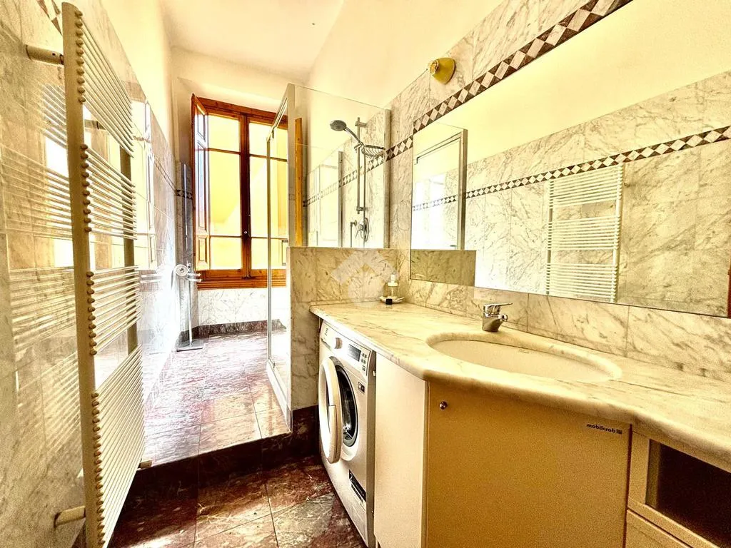 Salles de bain - 1930s Apartment with Balcony in Florence