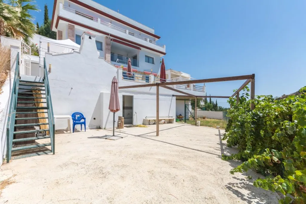 Pièces - Detached Villa with Orchard in Mijas Costa