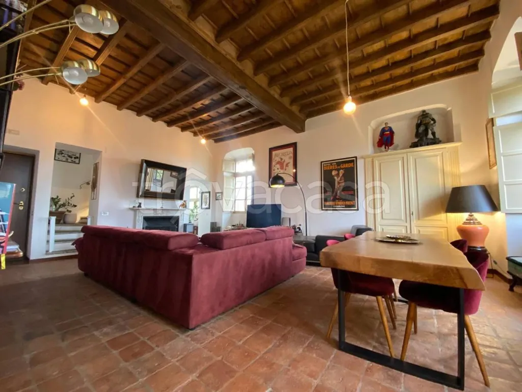 Living Room - Rustic Villa-Style Apartment with Garden in Moncalieri
