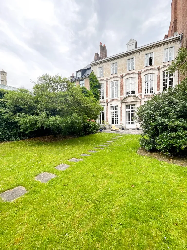 Aed - Historic Mansion with Garden in Old Lille