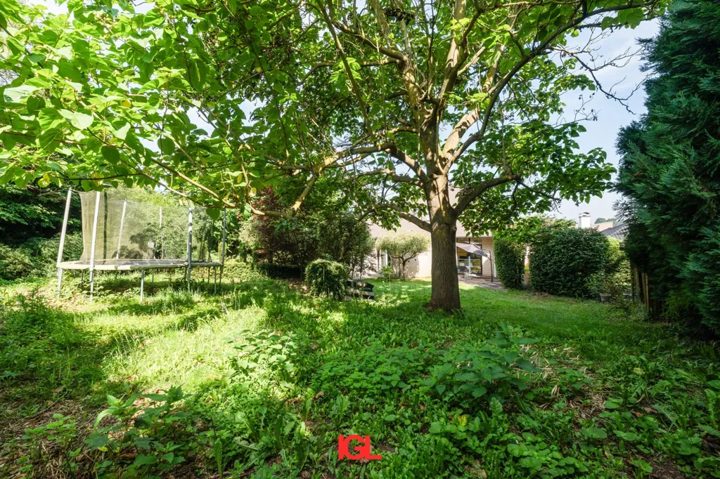 Aed - Spacious Villa with Garden in Leeuw-Saint-Pierre