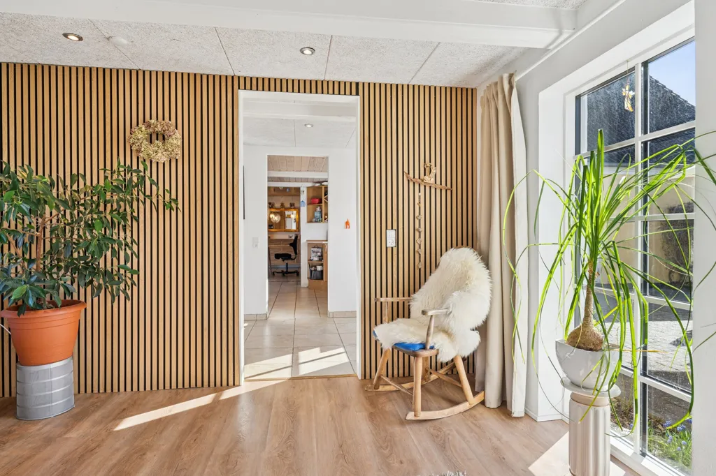 Recibidor - House with Business Potential and Large Garden by Alling Å