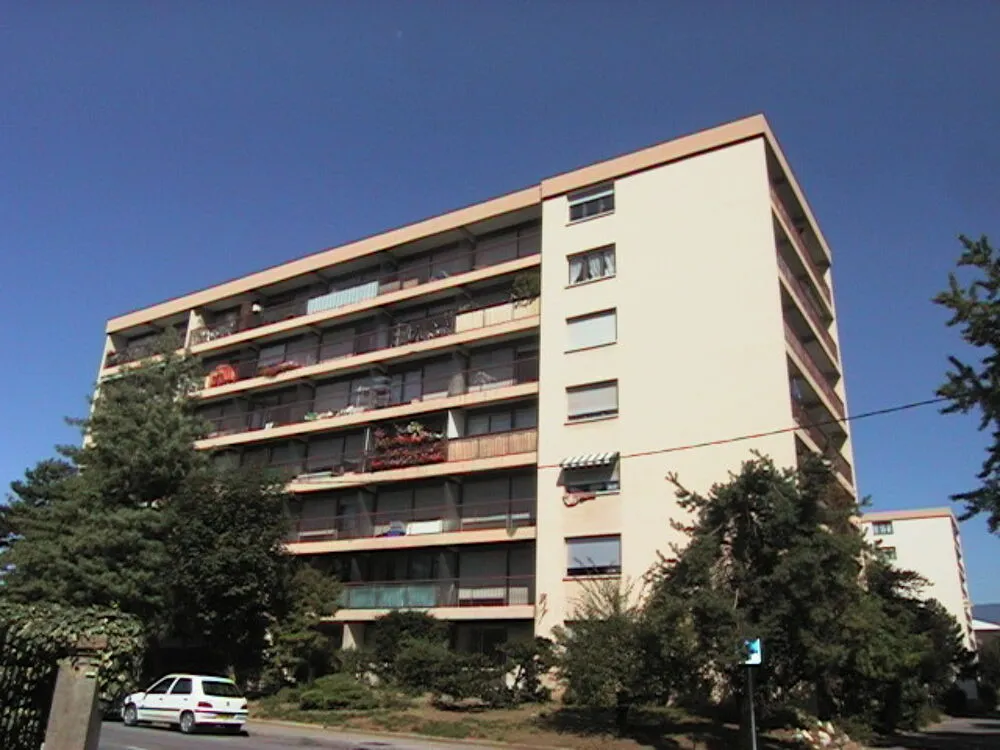 Välivaade - 2-Bedroom Apartment with Balcony in Ambilly