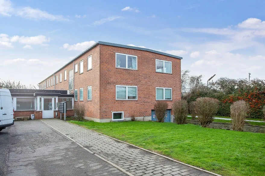 Välivaade - Office Space with Abundant Natural Light in Islevdalvej
