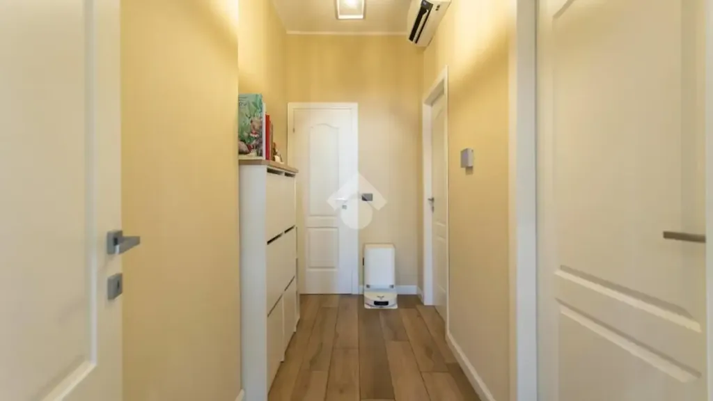 Entrée - Modernised Apartment with Balcony in Turin
