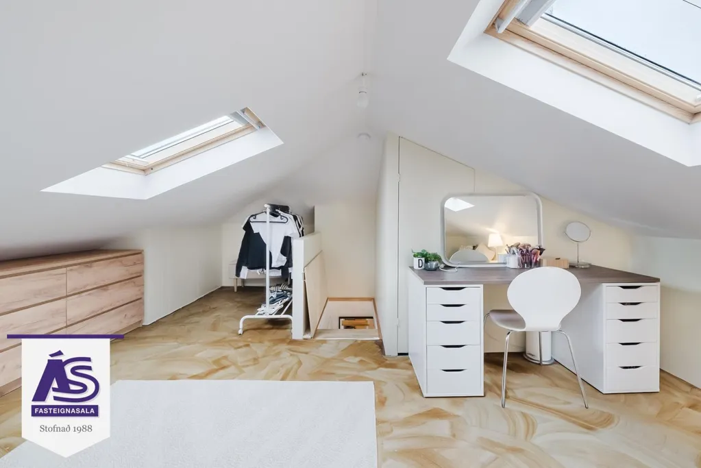 Stanze - 5-6 Bed Apartment with Sea View in Hafnarfjörður