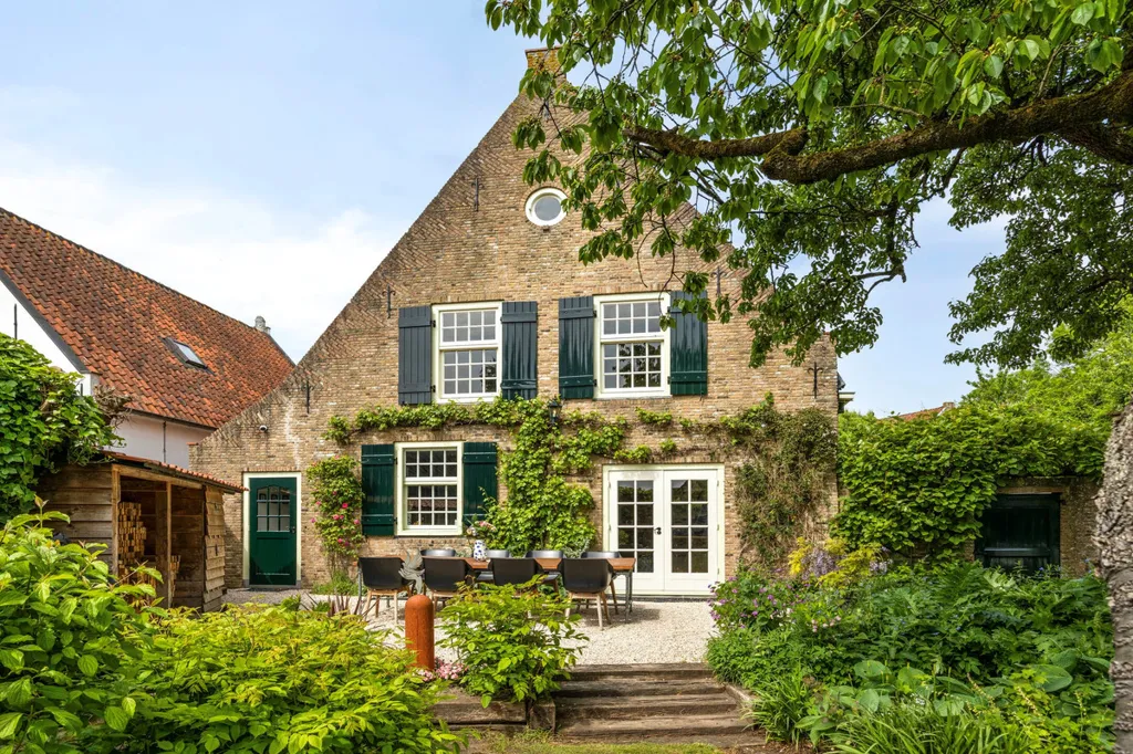Aed - Historic House with Character in Drimmelen