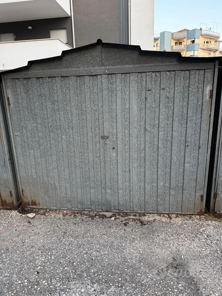 Välivaade - Metal Car Park Box in Cassino