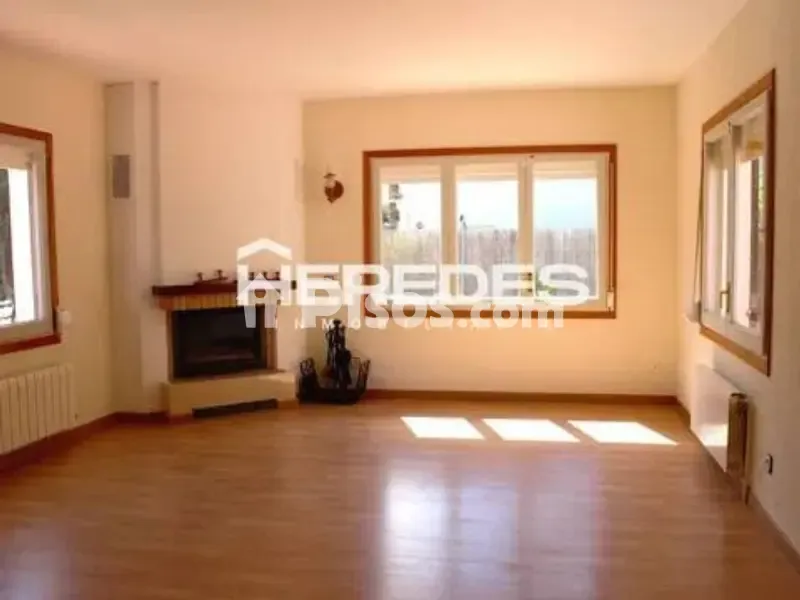 Elutuba - Chalet with Terrace in Torrelles de Llobregat