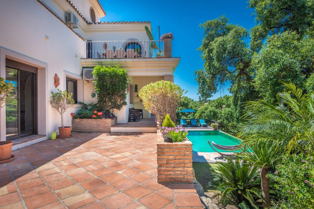 Piscina - Villa with Panoramic View in Estepona