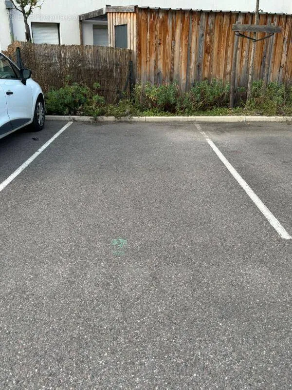 Esterno - Secure Parking Space in Meyzieu