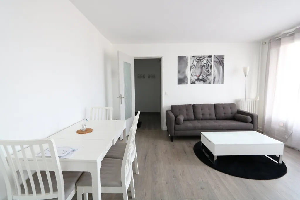 Elutuba - Refurbished Flat with Balcony in Orléans