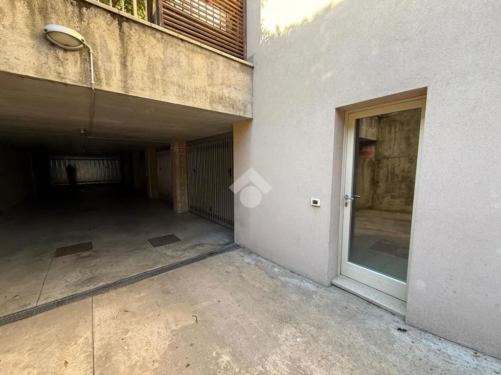 Garage - Modern Apartment with Balcony in Capriolo