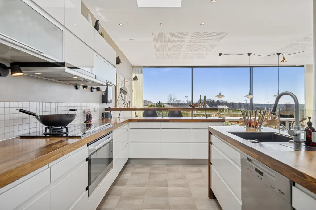Cuisine - Modern Villa with City View in Næstved